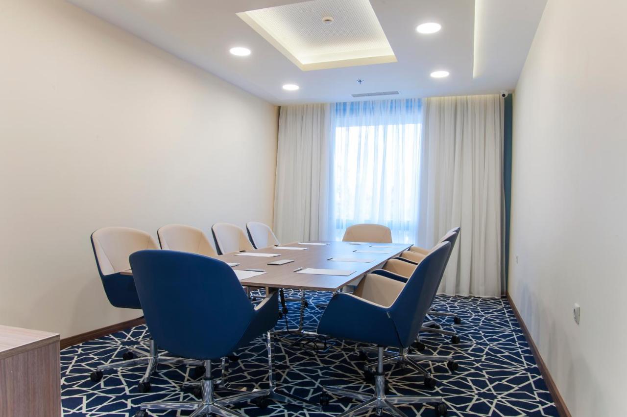 Holiday Inn Plovdiv By Ihg Bagian luar foto