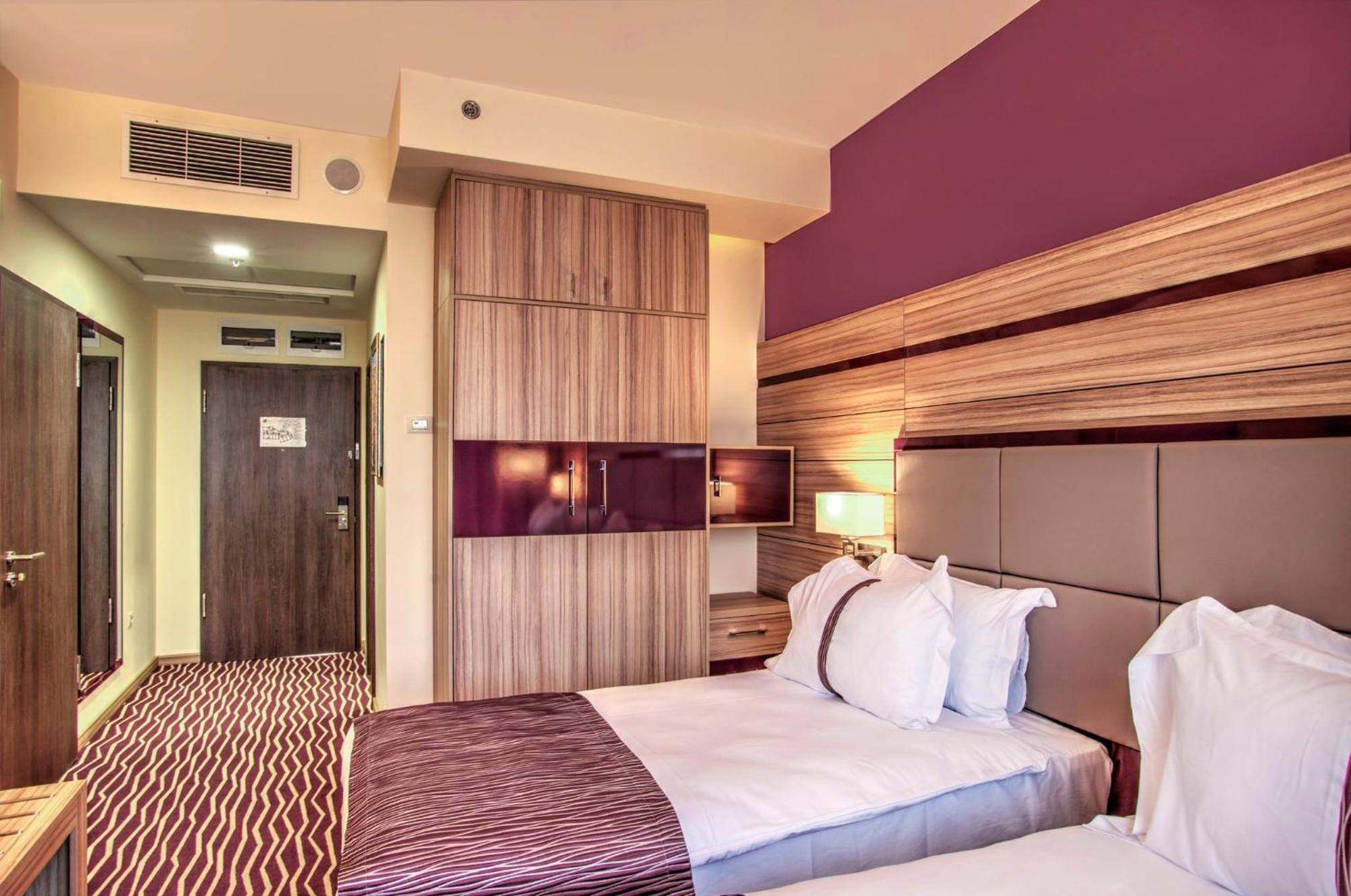 Holiday Inn Plovdiv By Ihg Bagian luar foto