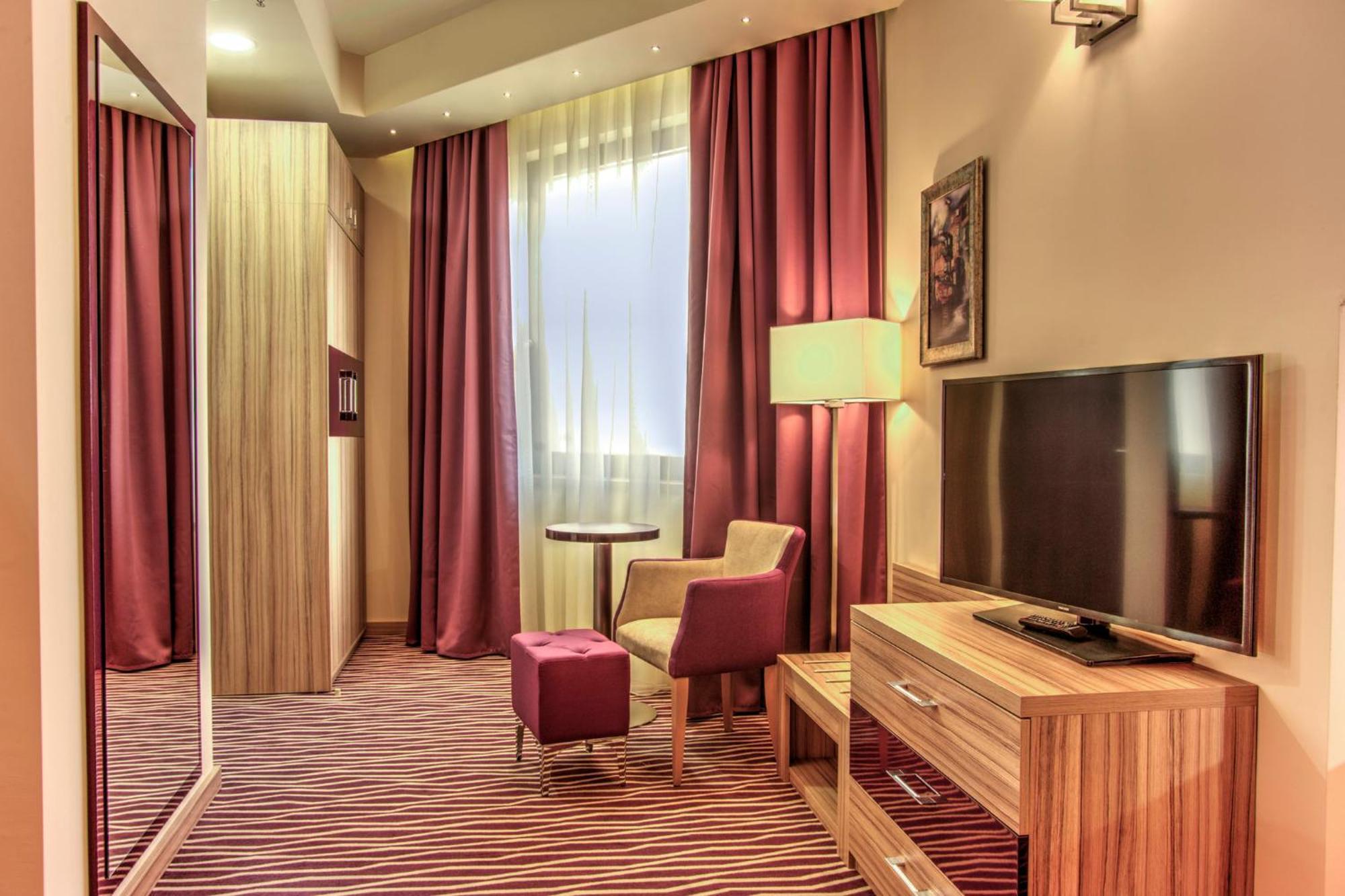 Holiday Inn Plovdiv By Ihg Bagian luar foto