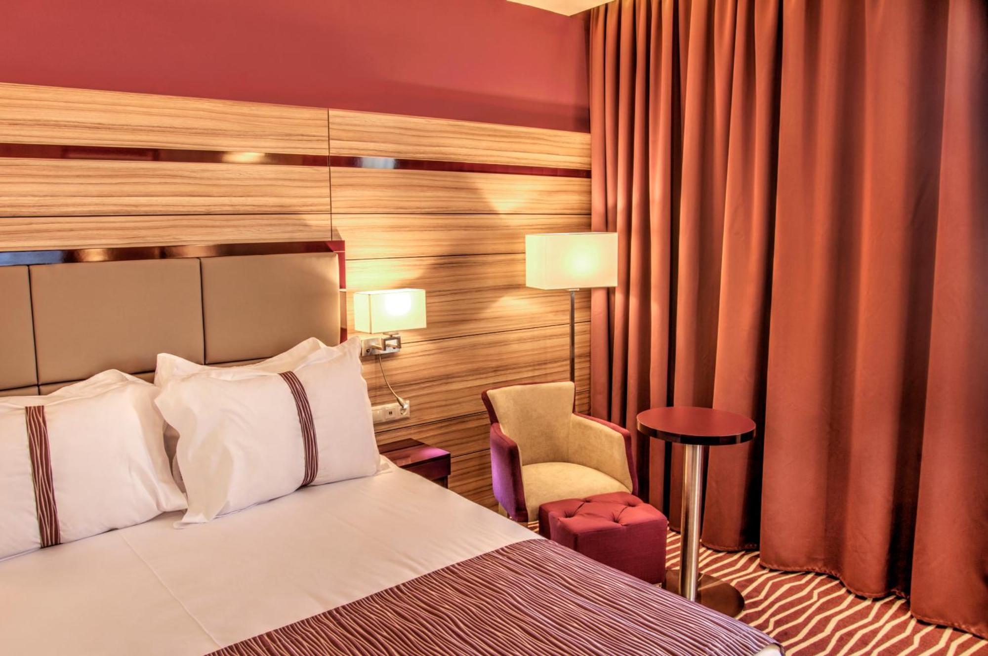 Holiday Inn Plovdiv By Ihg Bagian luar foto