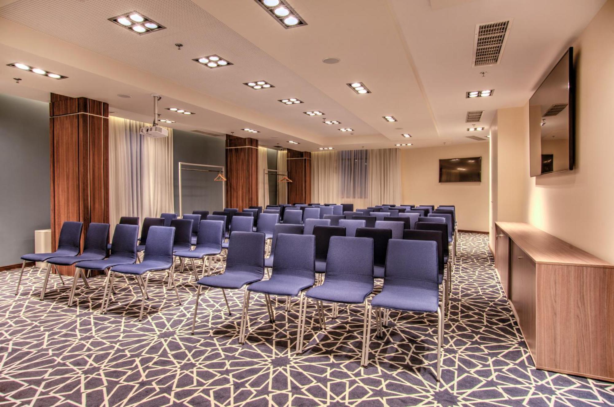 Holiday Inn Plovdiv By Ihg Bagian luar foto